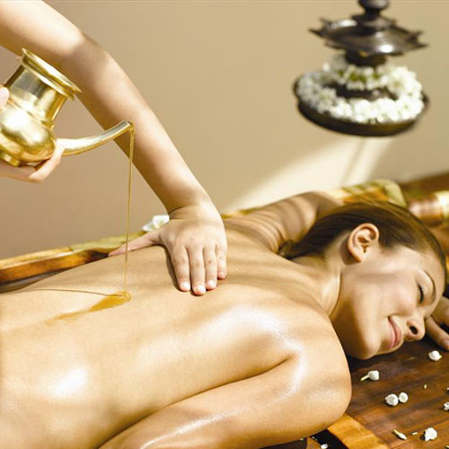 Pizhichil Therapy – Classical Ayurvedic Oil Bath for Strength & Rejuvenation
